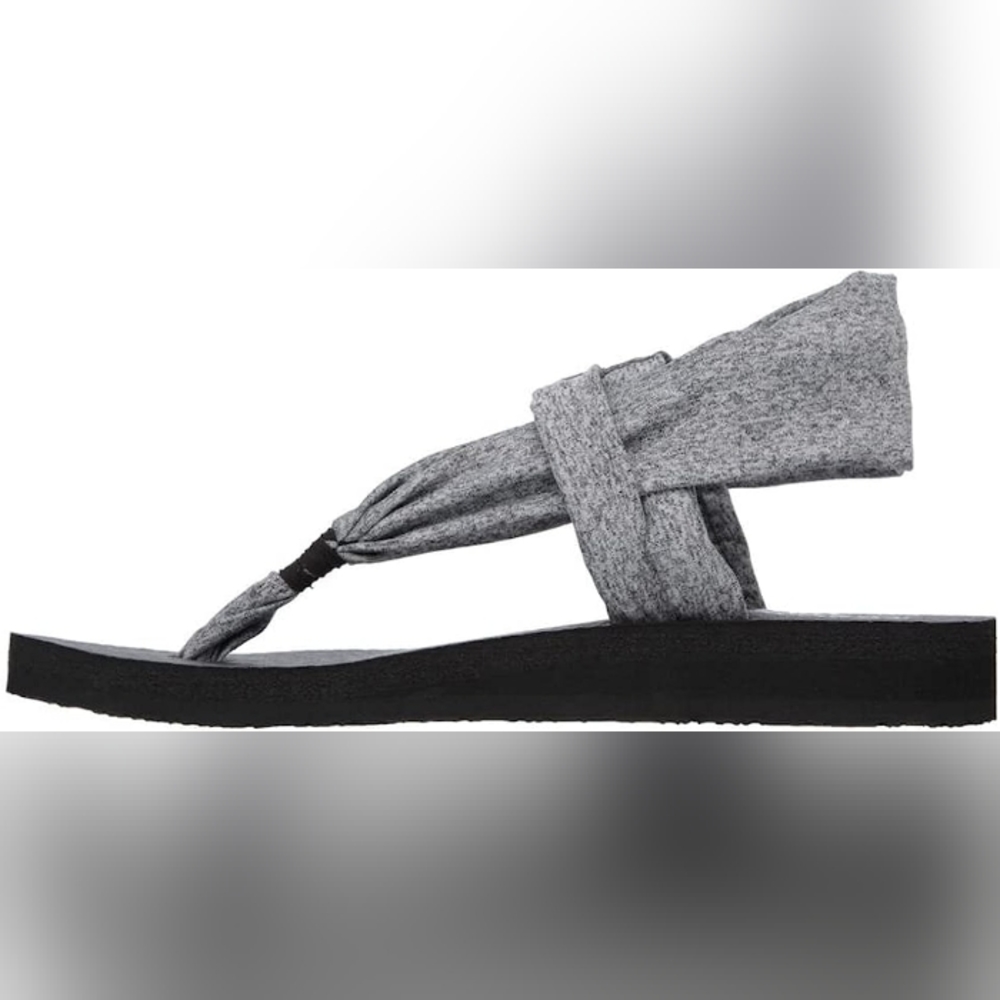 Skechers Yoga Foam Studio Kicks